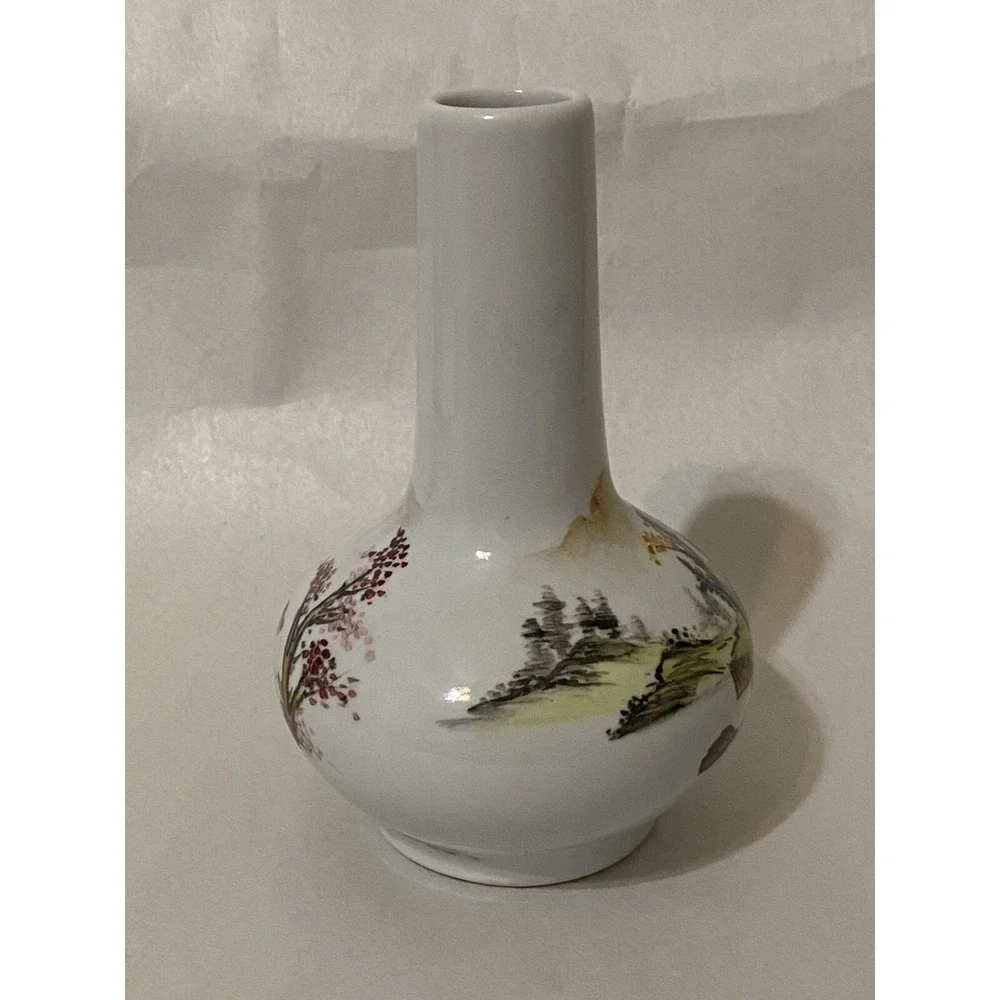 Japanese Style Vintage Vase made in Taiwan R.O.C.‎ 5.5 inches tall 3.5 wide